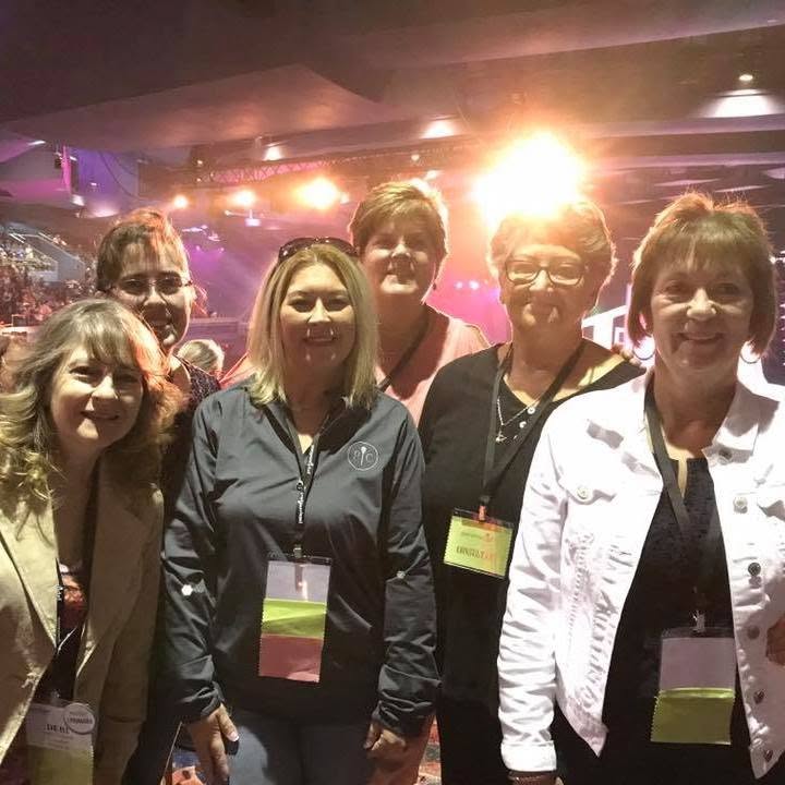 Melanie with a group of women at her first Pampered Chef conference in 2017